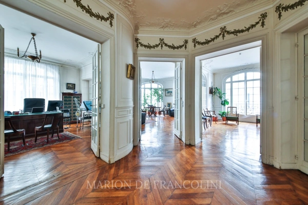 A vendre - Appartement haussmannien - 6 pièces - 4 chambres - Charme - Emplacement recherché - Quartier des Ternes