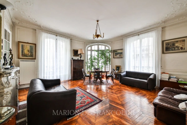 A vendre - Appartement haussmannien - 6 pièces - 4 chambres - Charme - Emplacement recherché - Quartier des Ternes