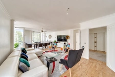 Exclusivité - A vendre - Appartement très lumineux - Balcon - 5 pièces - 4 chambres possibles - Cuisine indépendante - Cave et Parking - Adresse prestigieuse