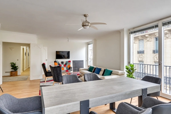 Exclusivité - A vendre - Appartement très lumineux - Balcon - 5 pièces - 4 chambres possibles - Cuisine indépendante - Cave et Parking - Adresse prestigieuse