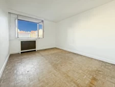 Exclusivité - A vendre - Appartement très lumineux - Balcon filant 5 m2 - 4 pièces - 3 chambres - Cuisine indépendante - Salle de bains - Cave et Parking - À proximité des Commerces, Écoles et du RER 