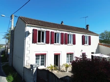 EN EXCLUSIVITÉ ! Maison de 145m² avec dépendances et terrain de 1900m² - LUXÉ (16)