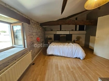 Maison charentaise de 232 m², 6 chambres, un bureau, piscine et un garage de 90 m² - LINARS (16)