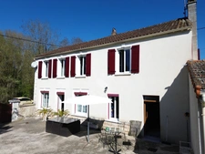EN EXCLUSIVITÉ ! Maison de 145m² avec dépendances et terrain de 1900m² - LUXÉ (16)