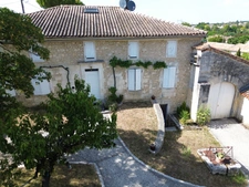Maison charentaise de 232 m², 6 chambres, un bureau, piscine et un garage de 90 m² - LINARS (16)