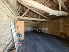 Maison charentaise de 232 m², 6 chambres, un bureau, piscine et un garage de 90 m² - LINARS (16)