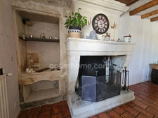 Maison charentaise de 232 m², 6 chambres, un bureau, piscine et un garage de 90 m² - LINARS (16)