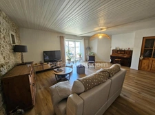 Maison charentaise de 232 m², 6 chambres, un bureau, piscine et un garage de 90 m² - LINARS (16)