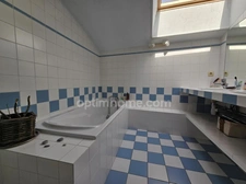 Maison charentaise de 232 m², 6 chambres, un bureau, piscine et un garage de 90 m² - LINARS (16)