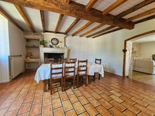 Maison charentaise de 232 m², 6 chambres, un bureau, piscine et un garage de 90 m² - LINARS (16)