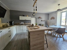 Maison charentaise de 232 m², 6 chambres, un bureau, piscine et un garage de 90 m² - LINARS (16)