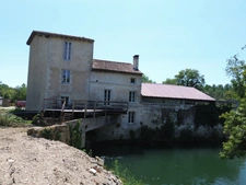 MOULIN D'EXCEPTION SUR LA CHARENTE - JOYAU PATRIMONIAL AUX PORTES D'ANGOULEME - VINDELLE (16)
