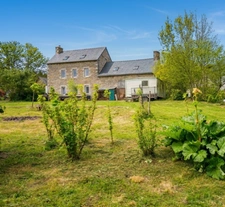 Maison de Caractère Rénovée – 3 chambres- Potentiel d'Extension Unique