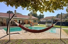 À vendre – Maison plain pied de 110 m² avec piscine, garage et dépendances, CESTAS (33)