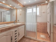 À vendre – Maison plain pied de 110 m² avec piscine, garage et dépendances, CESTAS (33)