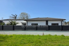 Maison contemporaine de plain-pied à vendre de 5 pièces à LEOGNAN (33)