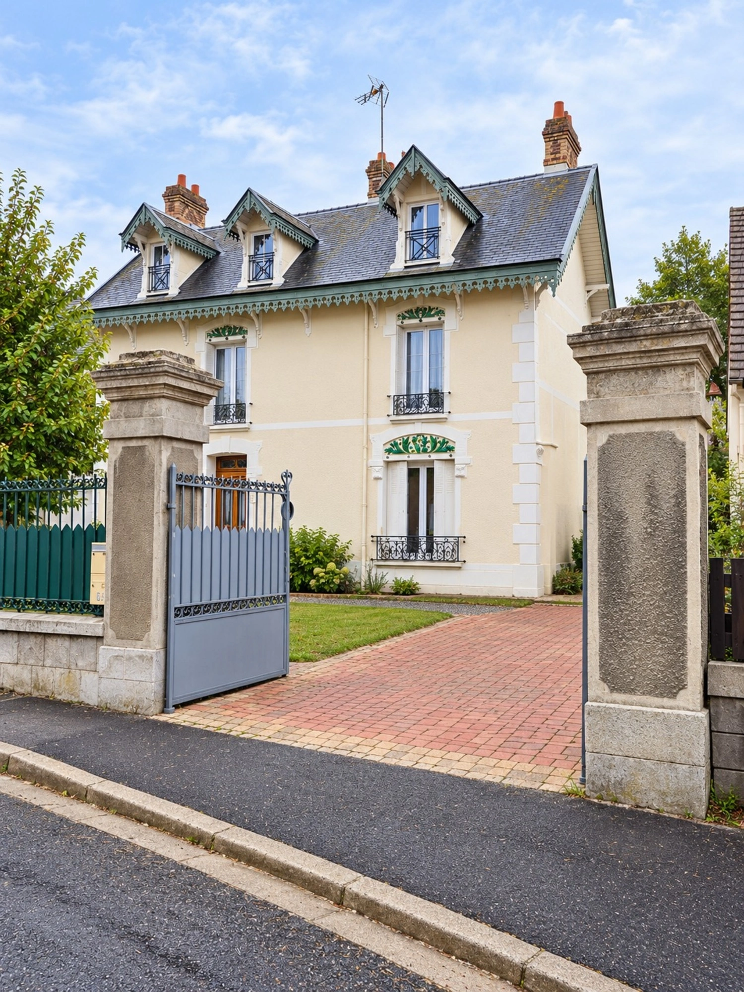 Maison 8 pièces 172 m² · à Bornel · 172 m² · 323 000 €