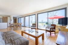 Single-storey wooden house for sale, 149 m², 5 rooms, swimming pool, 2 garages - BERGERAC (24)