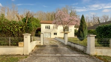 Maison entièrement rénovée à vendre 4 pièces de 85m2 avec 3 chambres et garage 60 m2 sur 833 m2 de terrain à CREYSSE (24)