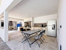 PROPRIETE DE 250 M2 SUR 3276 M2 DE TERRAIN- 4 SUITES PARENTALES - PISCINE 14 X 3M - POLL HOUSE - 2 GARAGES- BELEYMAS (24)