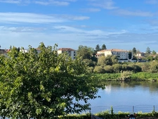 Dpt Dordogne (24), à louer BERGERAC Appartement T3 56 m2, 2 chambres, résidence sécurisée, place de parking privée avec vue sur la Dordogne