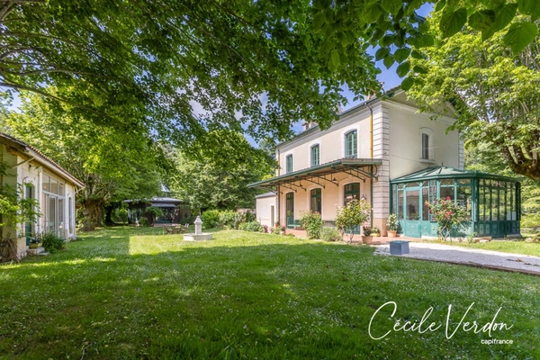 BELEYMAS (24) proche Bergerac – Propriété de charme du XIXe siècle 10 pièces avec dépendances, piscine et potentiel d’accueil sur 8 500 m²