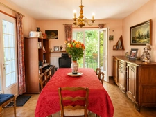 5-bedroom family home in a peaceful setting, with no overlooking neighbours, swimming pool and river at the end of the garden