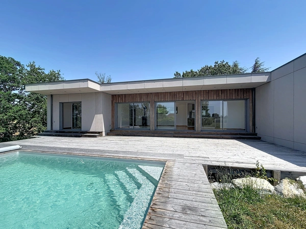 Maison à vendre plain-pied en bois de 149 m², 5 pièces, piscine, 2 garages - BERGERAC (24)