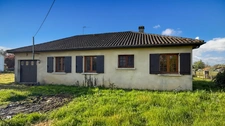 Maison plain-pied à rénover 96m2 et garages de 13 m2 et 26 m2 sur terrain 1956 m2 - 4 pièces LA FORCE (24)