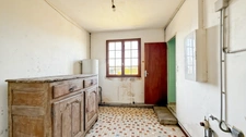 Maison plain-pied à rénover 96m2 et garages de 13 m2 et 26 m2 sur terrain 1956 m2 - 4 pièces LA FORCE (24)