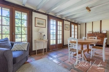 Propriete à vendre 7 pièces proche de BERGERAC (24)-Longère en pierre de 250 m2, 5 chambres, piscine, et grange aménageable de 200 m2 sur 3,8 HA