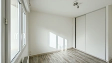 Maison entièrement rénovée à vendre 4 pièces de 85m2 avec 3 chambres et garage 60 m2 sur 833 m2 de terrain à CREYSSE (24)