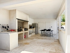 PROPRIETE DE 250 M2 SUR 3276 M2 DE TERRAIN- 4 SUITES PARENTALES - PISCINE 14 X 3M - POLL HOUSE - 2 GARAGES- BELEYMAS (24)