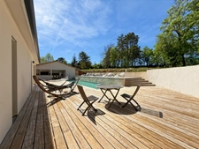 PROPRIETE DE 250 M2 SUR 3276 M2 DE TERRAIN- 4 SUITES PARENTALES - PISCINE 14 X 3M - POLL HOUSE - 2 GARAGES- BELEYMAS (24)