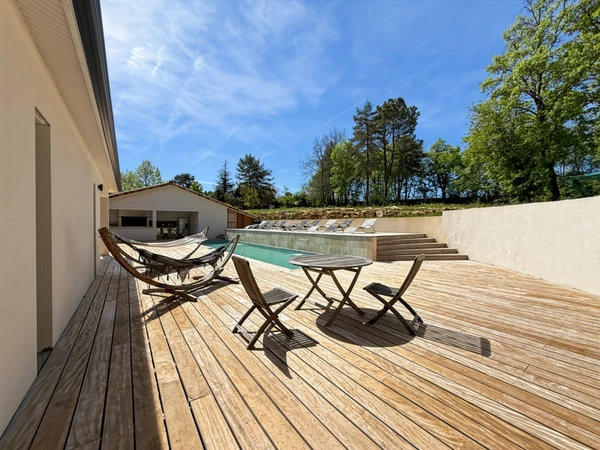 PROPRIETE DE 250 M2 SUR 3276 M2 DE TERRAIN- 4 SUITES PARENTALES - PISCINE 14 X 3M - POLL HOUSE - 2 GARAGES- BELEYMAS (24)
