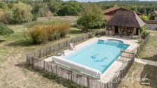 Propriete à vendre 7 pièces proche de BERGERAC (24)-Longère en pierre de 250 m2, 5 chambres, piscine, et grange aménageable de 200 m2 sur 3,8 HA