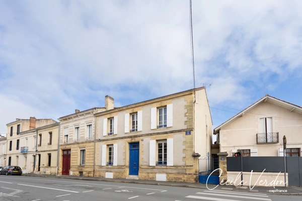 Maison en pierre à vendre de 220 m2, 8 pièces, 5 chambres, terrasse et jardin, 2 garages BERGERAC (24)