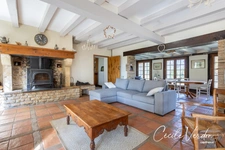 Propriete à vendre 7 pièces proche de BERGERAC (24)-Longère en pierre de 250 m2, 5 chambres, piscine, et grange aménageable de 200 m2 sur 3,8 HA