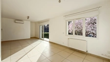 Maison entièrement rénovée à vendre 4 pièces de 85m2 avec 3 chambres et garage 60 m2 sur 833 m2 de terrain à CREYSSE (24)