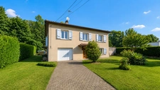 Maison familiale 5 chambres au calme, sans vis-à-vis, avec piscine et rivière en fond de jardin