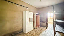 Maison plain-pied à rénover 96m2 et garages de 13 m2 et 26 m2 sur terrain 1956 m2 - 4 pièces LA FORCE (24)