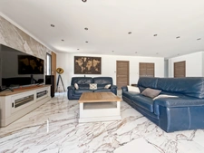PROPRIETE DE 250 M2 SUR 3276 M2 DE TERRAIN- 4 SUITES PARENTALES - PISCINE 14 X 3M - POLL HOUSE - 2 GARAGES- BELEYMAS (24)