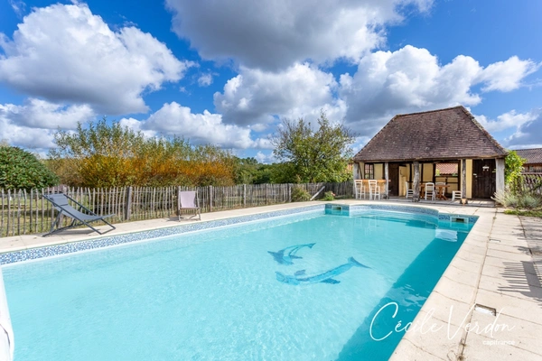 Propriete à vendre 7 pièces proche de BERGERAC (24)-Longère en pierre de 250 m2, 5 chambres, piscine, et grange aménageable de 200 m2 sur 3,8 HA