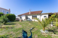 Maison de plain-pied à vendre 2 pièces de 78 m2 située au centre-ville de Bergerac, avec jardin de 440 m2. Vendue louée, BERGERAC (24)
