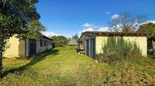 Maison plain-pied à rénover 96m2 et garages de 13 m2 et 26 m2 sur terrain 1956 m2 - 4 pièces LA FORCE (24)