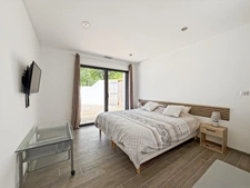 PROPRIETE DE 250 M2 SUR 3276 M2 DE TERRAIN- 4 SUITES PARENTALES - PISCINE 14 X 3M - POLL HOUSE - 2 GARAGES- BELEYMAS (24)