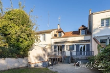 Maison à vendre 5 pièces, garage moto, Bergerac 4 chambres sur 257 m2 de terrain