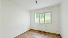Maison entièrement rénovée à vendre 4 pièces de 85m2 avec 3 chambres et garage 60 m2 sur 833 m2 de terrain à CREYSSE (24)