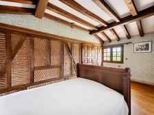 SAINT-PIERRE D'EYRAUD Maison à vendre 240 m2 - 8 pièces-6 chambres- 4 garages- 2 ateliers (24)