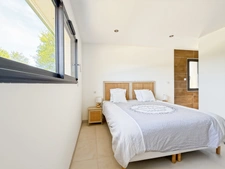 PROPRIETE DE 250 M2 SUR 3276 M2 DE TERRAIN- 4 SUITES PARENTALES - PISCINE 14 X 3M - POLL HOUSE - 2 GARAGES- BELEYMAS (24)